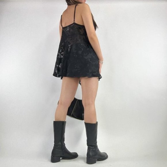 Delicate lace slip with  rose bow - Picture 3 of 4